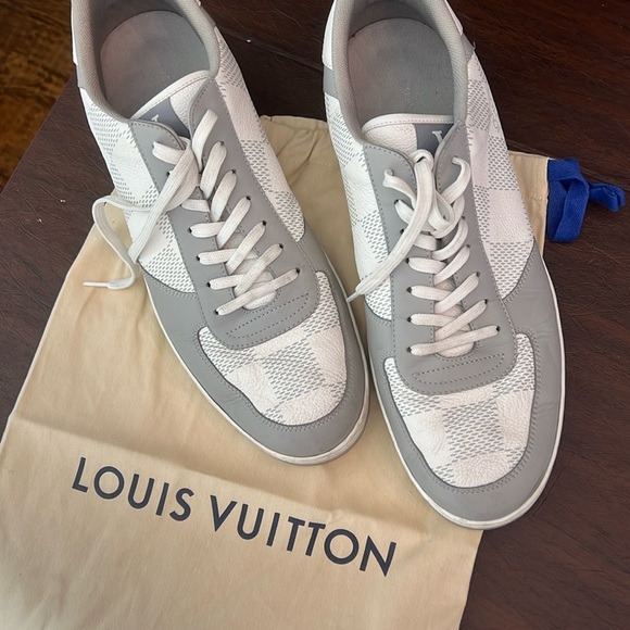 Louis Vuitton Rivoli
Damier Grey size 11 good condition as seen in lots of pics - Picture 2 of 16